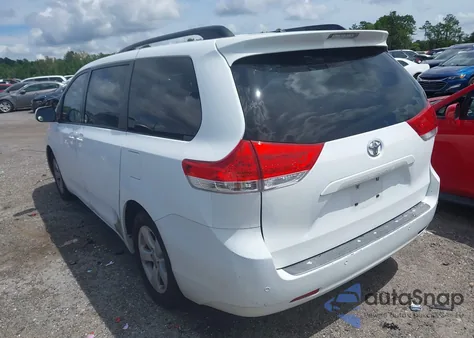 2011 Toyota Sienna Le V6 из США, поврежденный, VIN 5TDKK3DC1BS148909